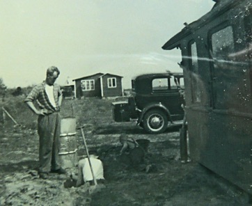 OVER STRANDEN 6 - Sporløs. Gravearbejde i 1960.